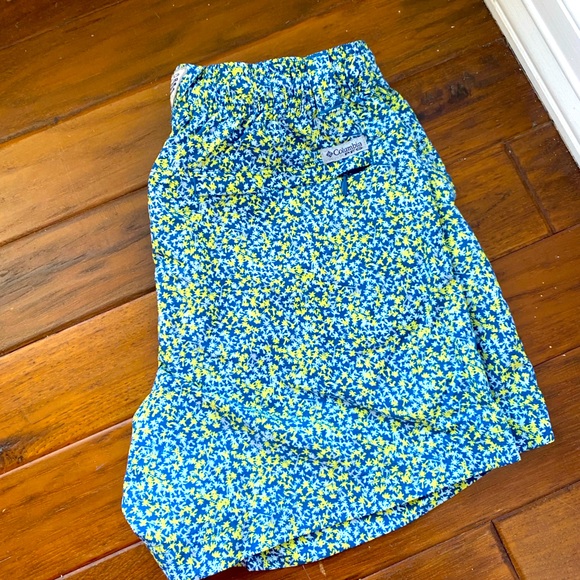 Columbia Pants - Columbia PFG Floral Shorts NWOT SZ M Drawstring